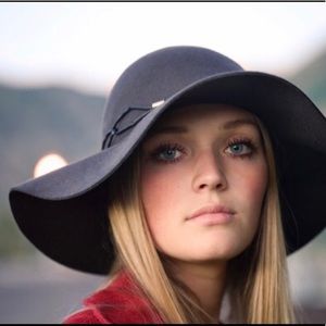 NWOT Floppy wool hat.